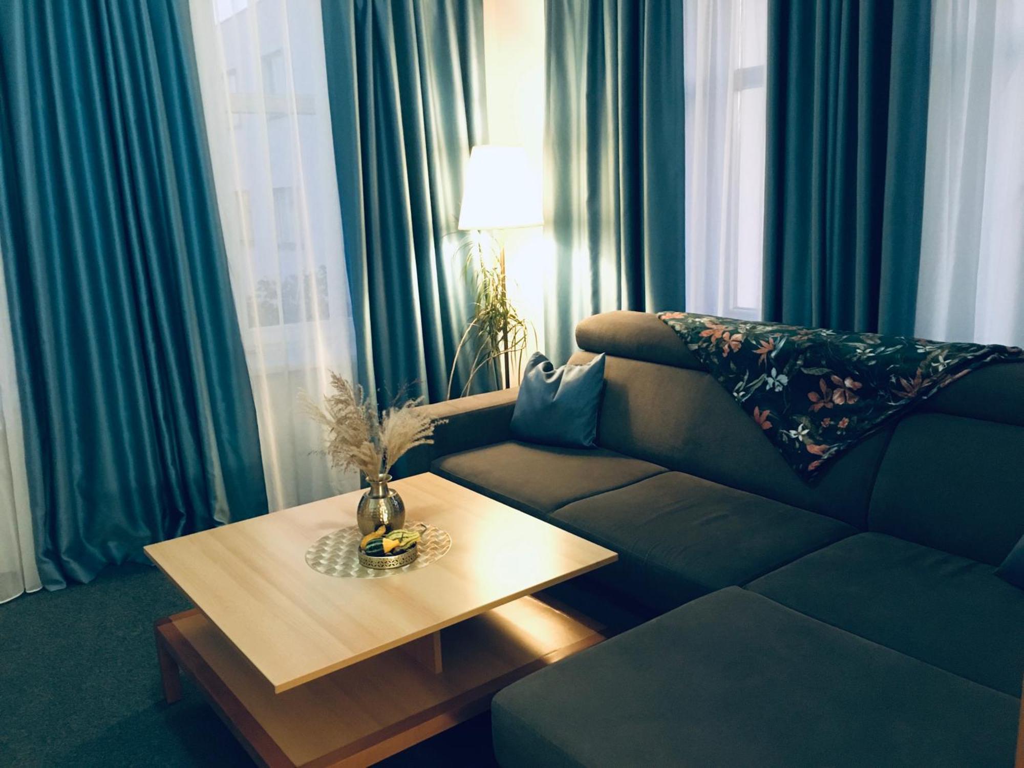 Penzion Hotelu Central Двур-Кралове-над-Лабем Экстерьер фото