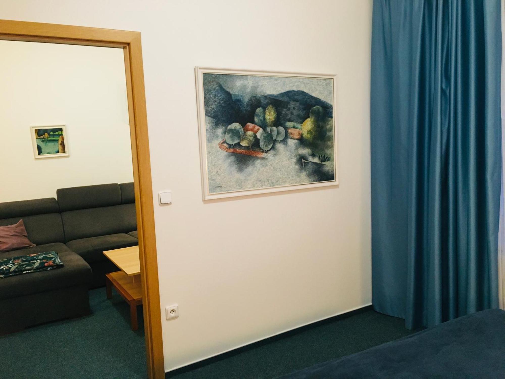 Penzion Hotelu Central Двур-Кралове-над-Лабем Экстерьер фото