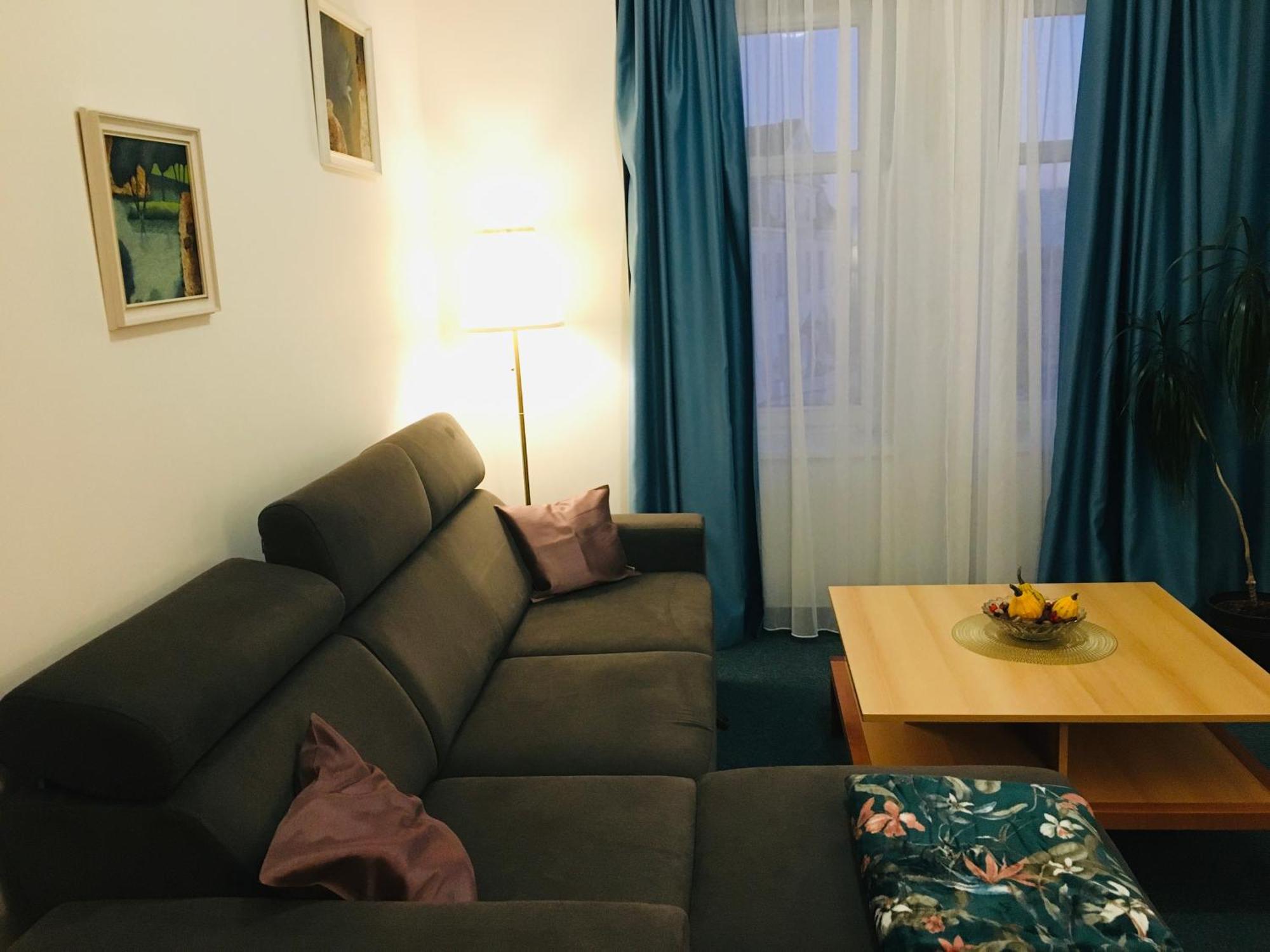 Penzion Hotelu Central Двур-Кралове-над-Лабем Экстерьер фото