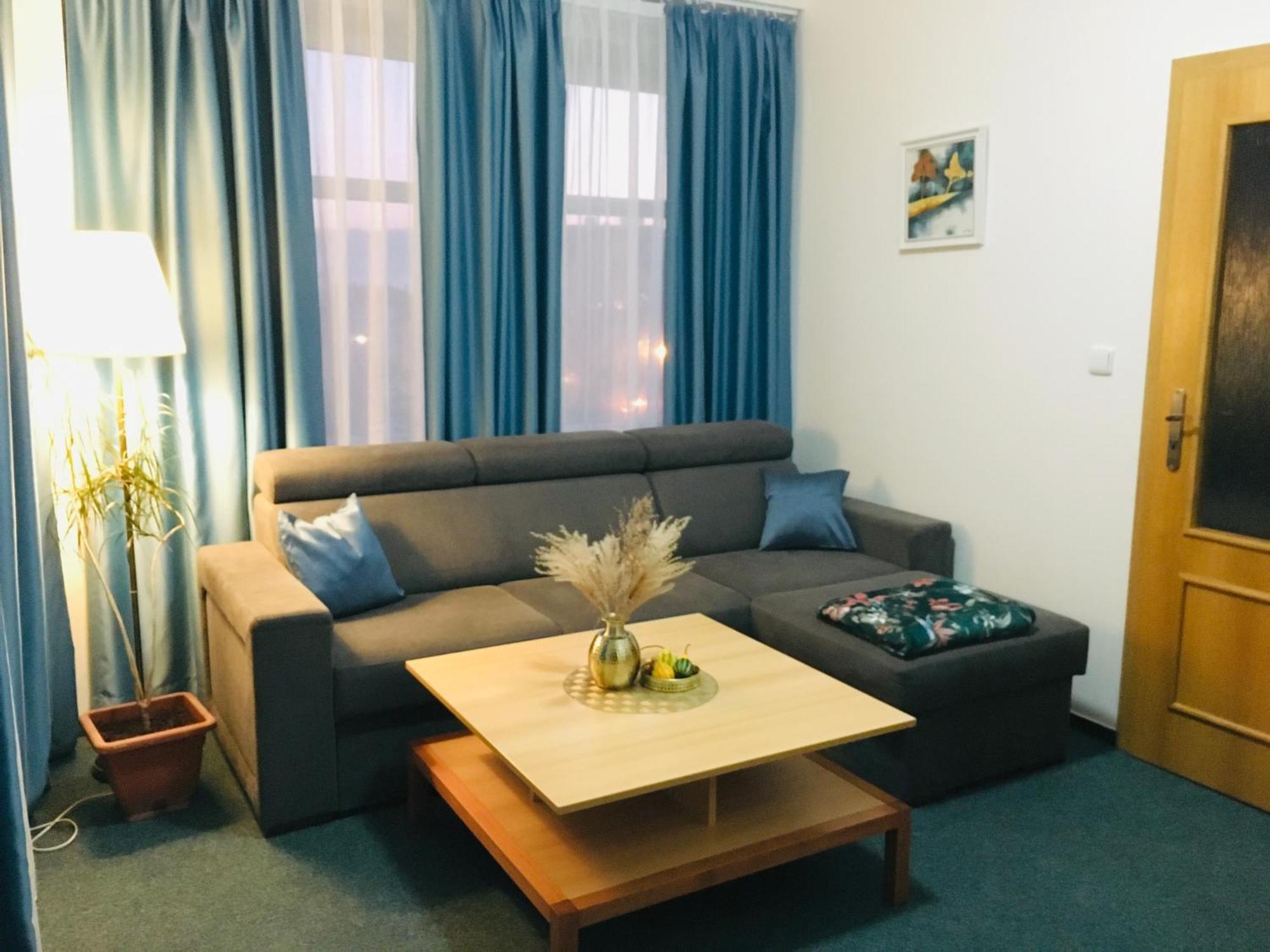 Penzion Hotelu Central Двур-Кралове-над-Лабем Экстерьер фото